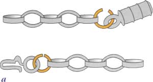 Прикрепление небольшой цепочки к основной цепи с помощью соединительного колечка